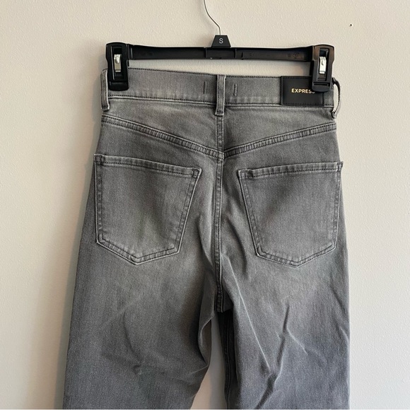 EXPRESS High Rise Mom Jeans - Picture 6 of 6